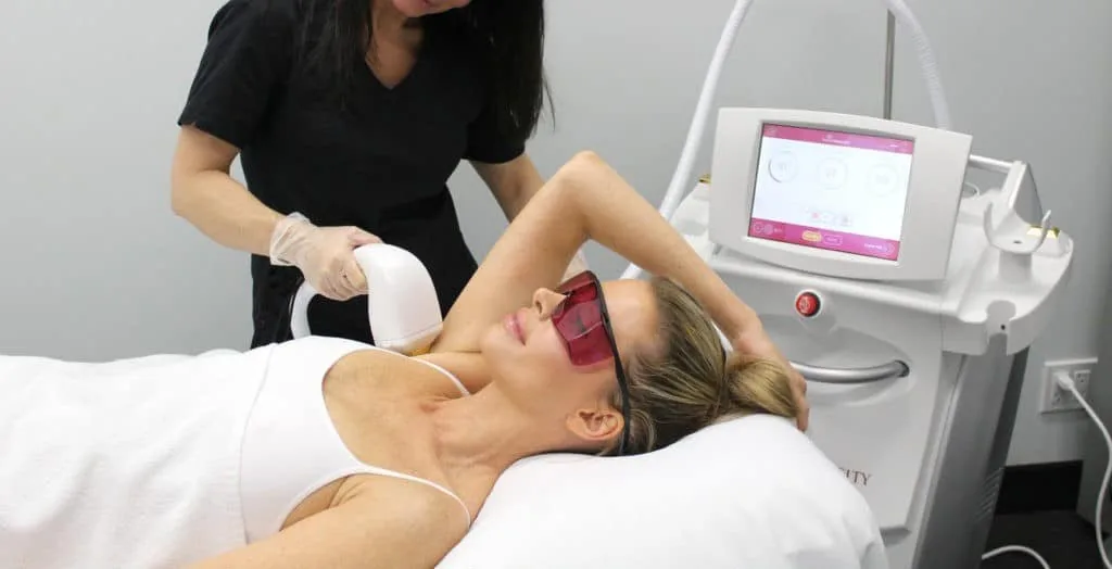 Epilare laser Venus Velocity la Liana Sugar Beauty